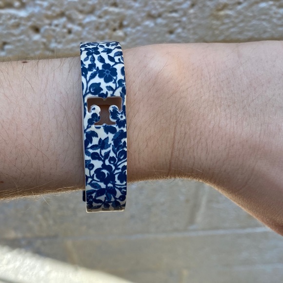 Tory Burch Fitbit Band Silicone Blue Floral S/P - Picture 2 of 16